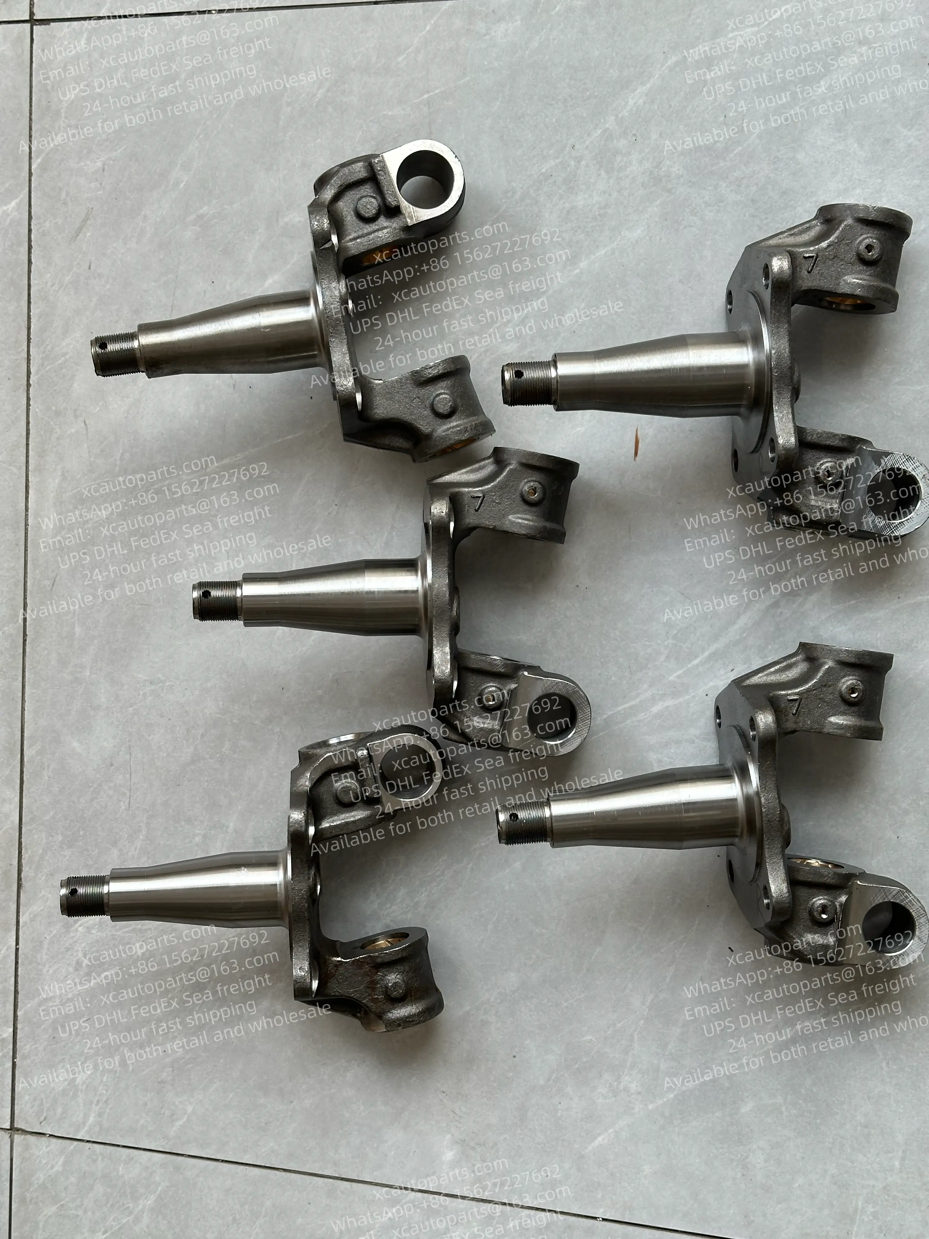 ISUZU ELF TRUCK STEERING KNUCKLE RH