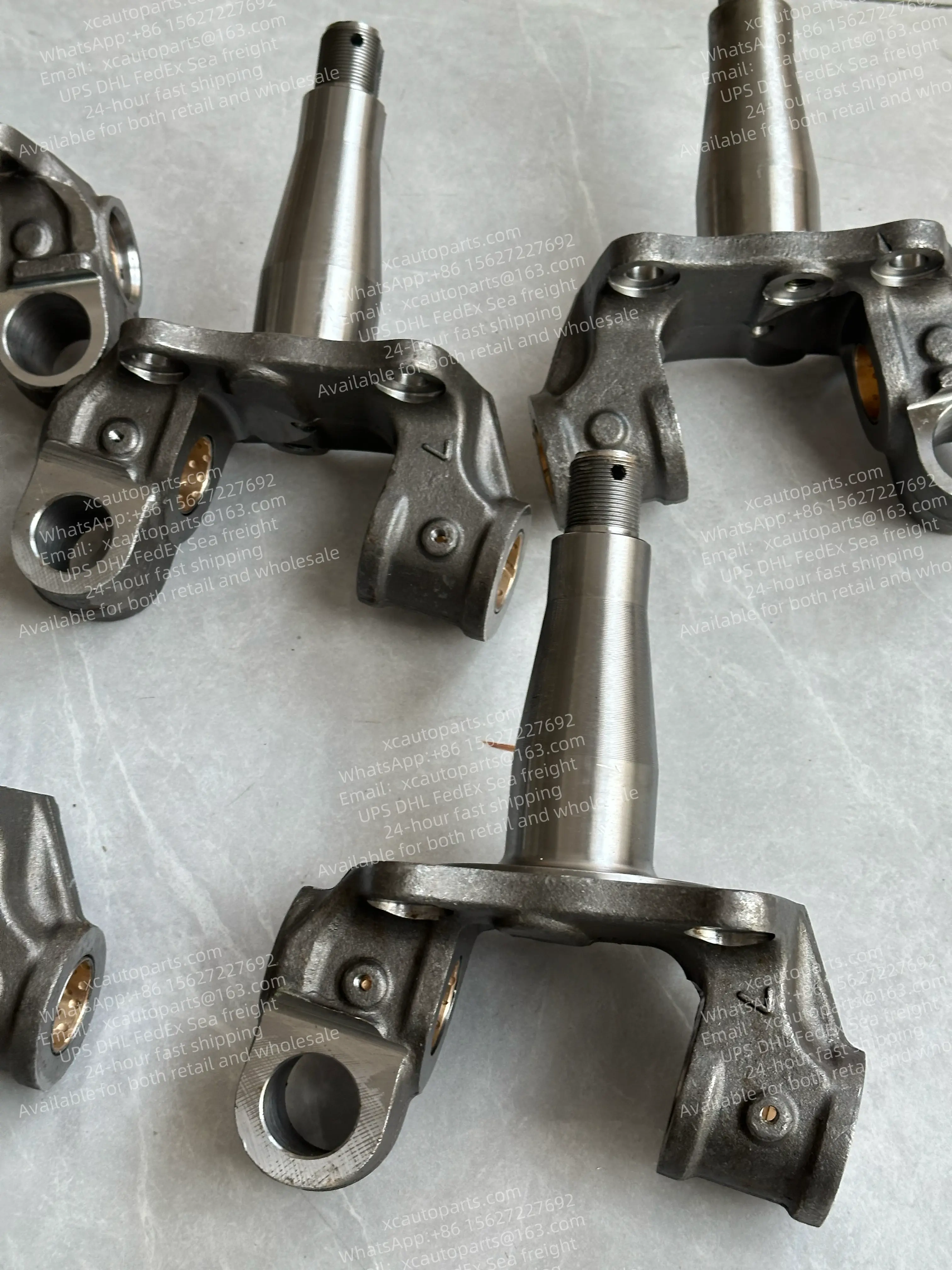 ISUZU ELF TRUCK STEERING KNUCKLE RH