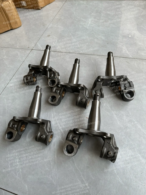 ISUZU ELF TRUCK STEERING KNUCKLE RH