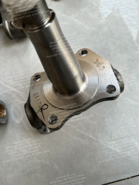 ISUZU ELF TRUCK STEERING KNUCKLE RH