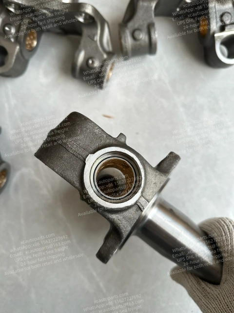 ISUZU ELF TRUCK STEERING KNUCKLE RH