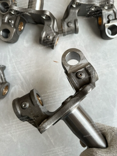 ISUZU ELF TRUCK STEERING KNUCKLE RH