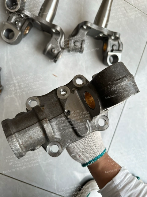 ISUZU ELF TRUCK STEERING KNUCKLE RH