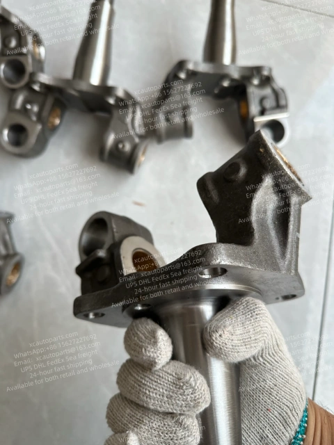 ISUZU ELF TRUCK STEERING KNUCKLE RH