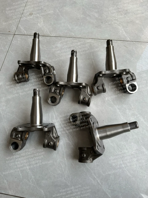 ISUZU ELF TRUCK STEERING KNUCKLE RH