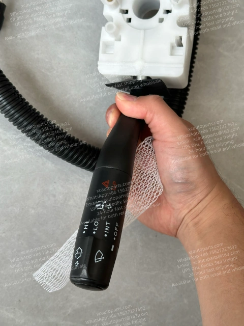 NISSAN UD CW459 TRUCK SWITCHGROUP SUITABLE FOR RIGHT-HAND DRIVE TRUCKS