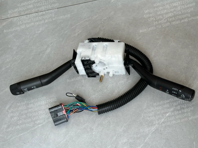 NISSAN UD CW459 TRUCK SWITCHGROUP SUITABLE FOR RIGHT-HAND DRIVE TRUCKS