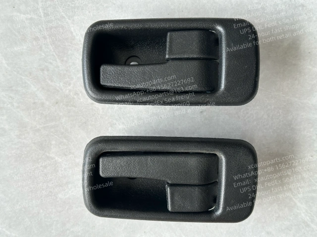 1 PARI ISUZU 700P ELF NPR TRUCK DOOR INNER HANDLE