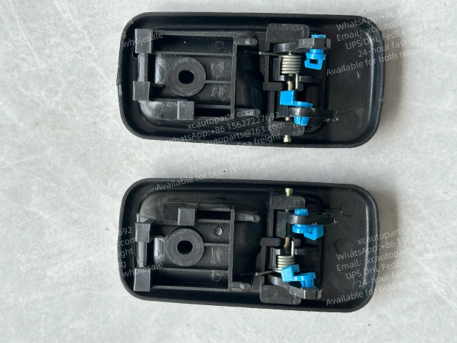 1 PARI ISUZU 700P ELF NPR TRUCK DOOR INNER HANDLE