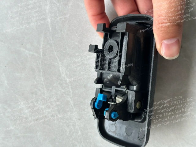 1 PARI ISUZU 700P ELF NPR TRUCK DOOR INNER HANDLE