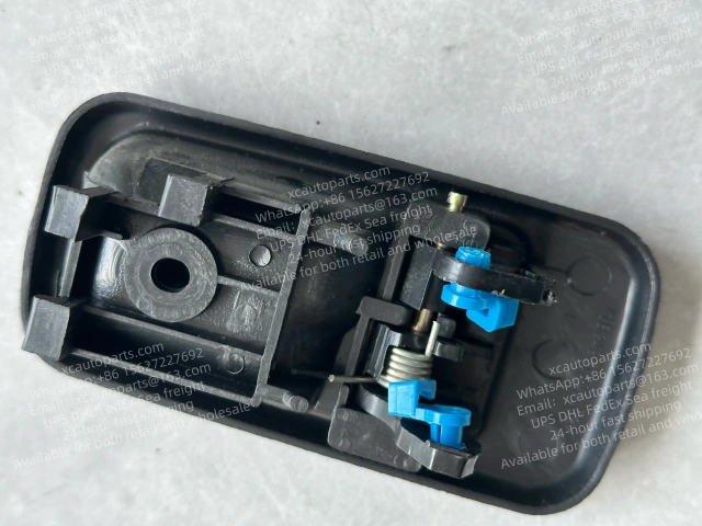 1 PARI ISUZU 700P ELF NPR TRUCK DOOR INNER HANDLE