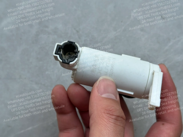 ISUZU GIGA CYZ CYH 6WF1 TRUCK WIPER SPRAY MOTOR