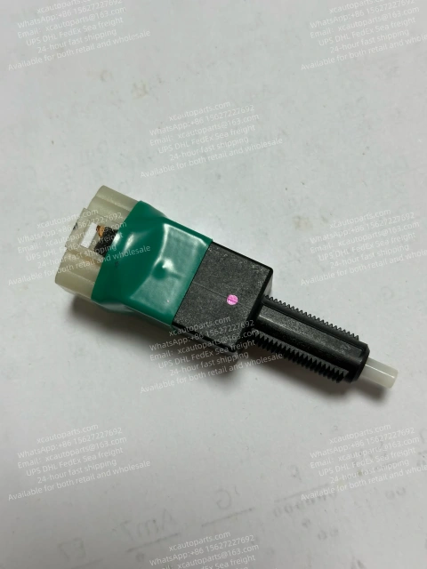 HINO 700 500 TRUCK BRAKE SWITCH 28226-E0102 28226E0102