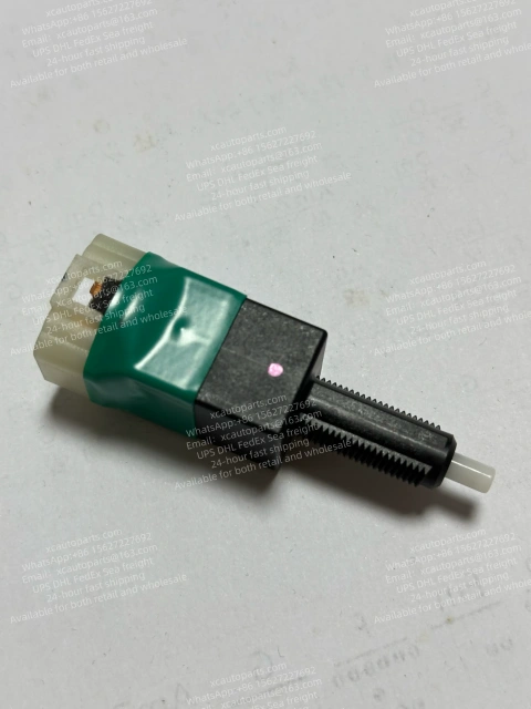 HINO 700 500 TRUCK BRAKE SWITCH 28226-E0102 28226E0102
