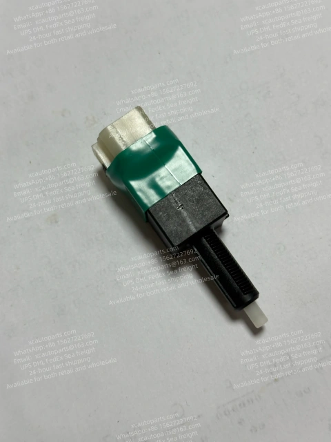 HINO 700 500 TRUCK BRAKE SWITCH 28226-E0102 28226E0102