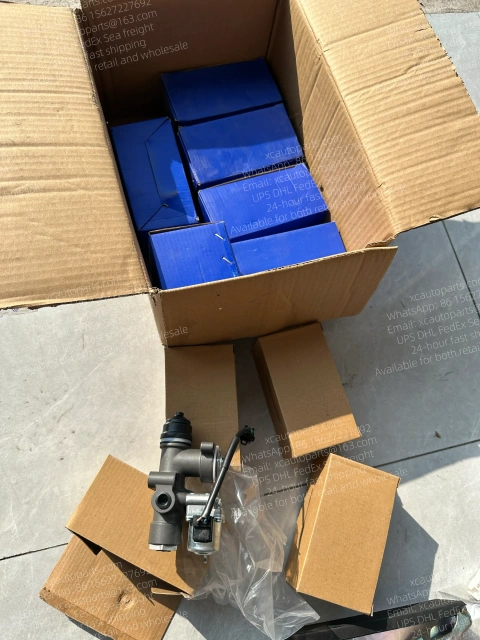 HINO 700 PROFIA AIR SPRING HEIGHT VALVE