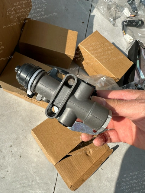 HINO 700 PROFIA AIR SPRING HEIGHT VALVE