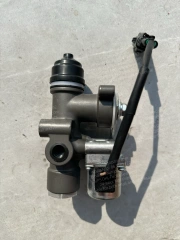 HINO 700 PROFIA AIR SPRING HEIGHT VALVE