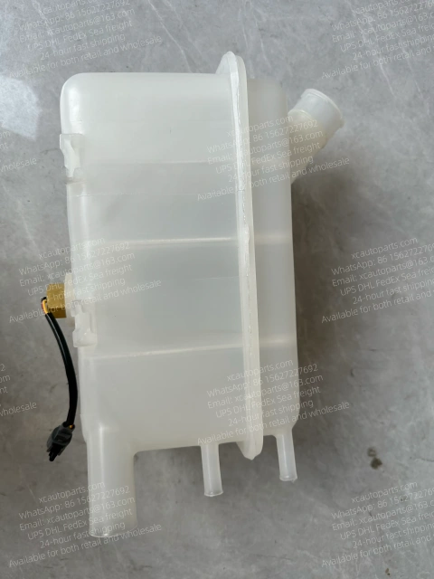 NISSAN DIESEL UD QUON CD4 UD390 GW4 TRUCK WATER TANK