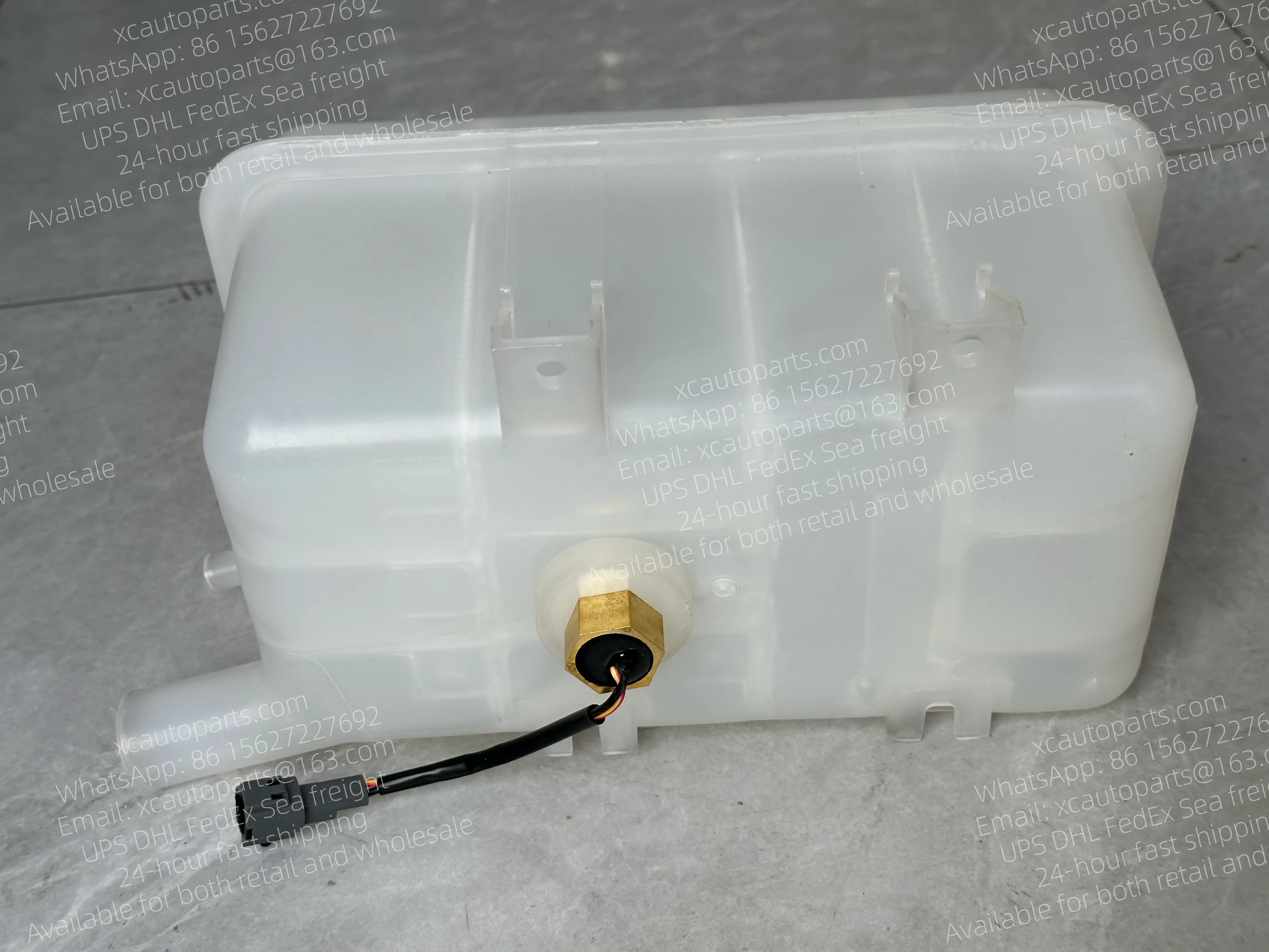 NISSAN DIESEL UD QUON CD4 UD390 GW4 TRUCK WATER TANK