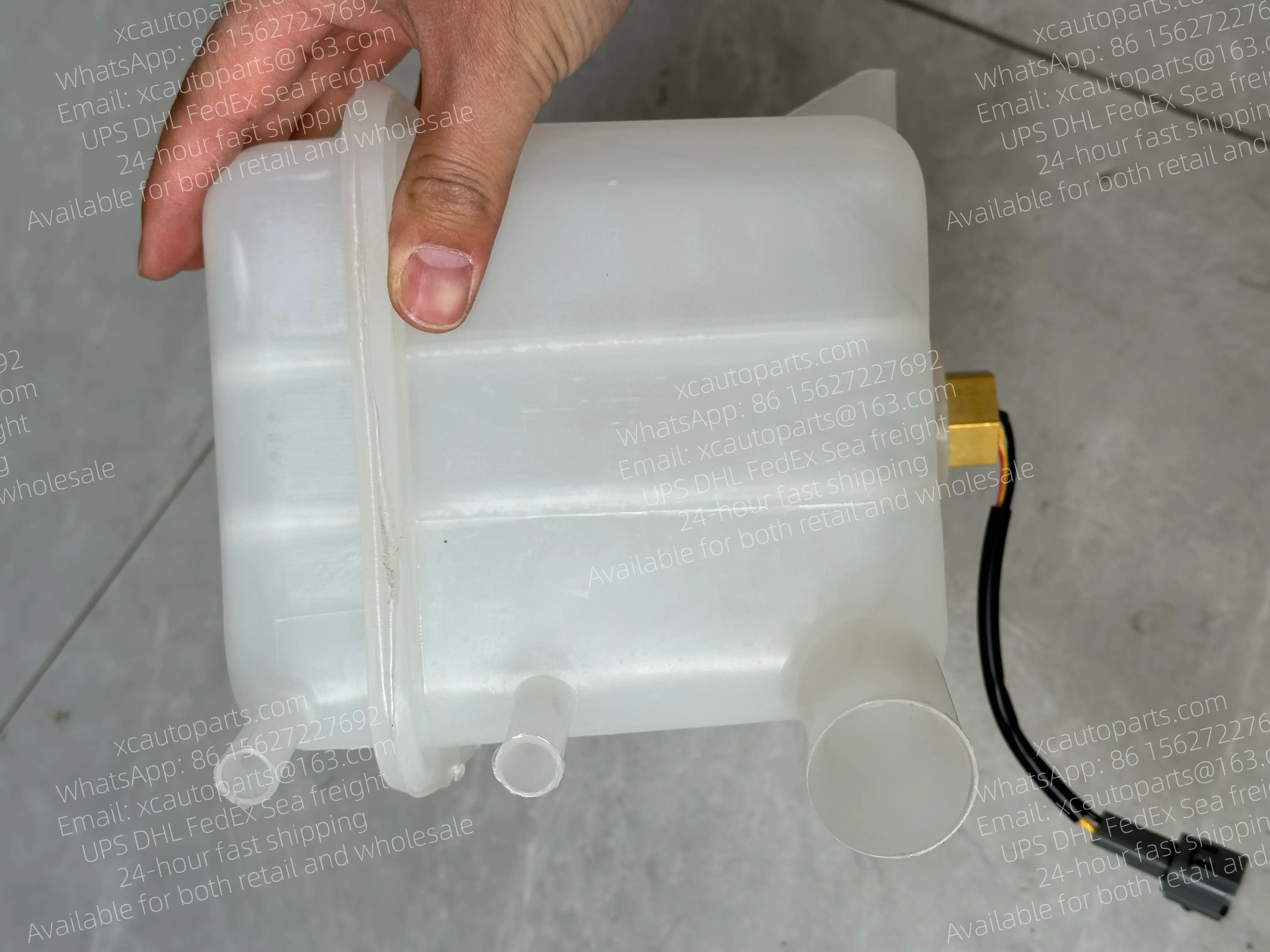 NISSAN DIESEL UD QUON CD4 UD390 GW4 TRUCK WATER TANK