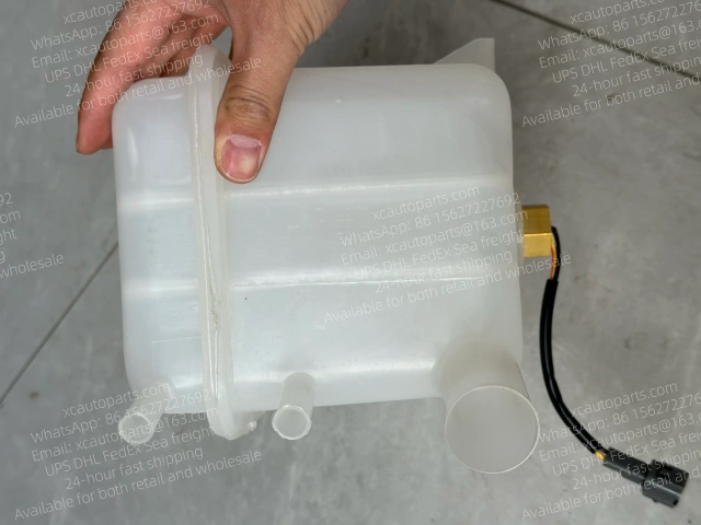 NISSAN DIESEL UD QUON CD4 UD390 GW4 TRUCK WATER TANK