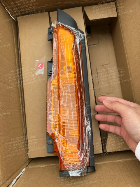 MITSUBISHI FUSO DIESEL CANTER TRUCK TURN SIGNAL LH LEFT