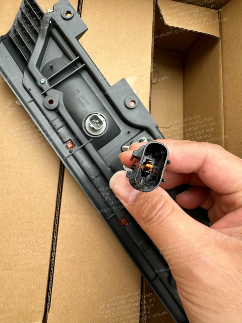 MITSUBISHI FUSO DIESEL CANTER TRUCK TURN SIGNAL LH LEFT