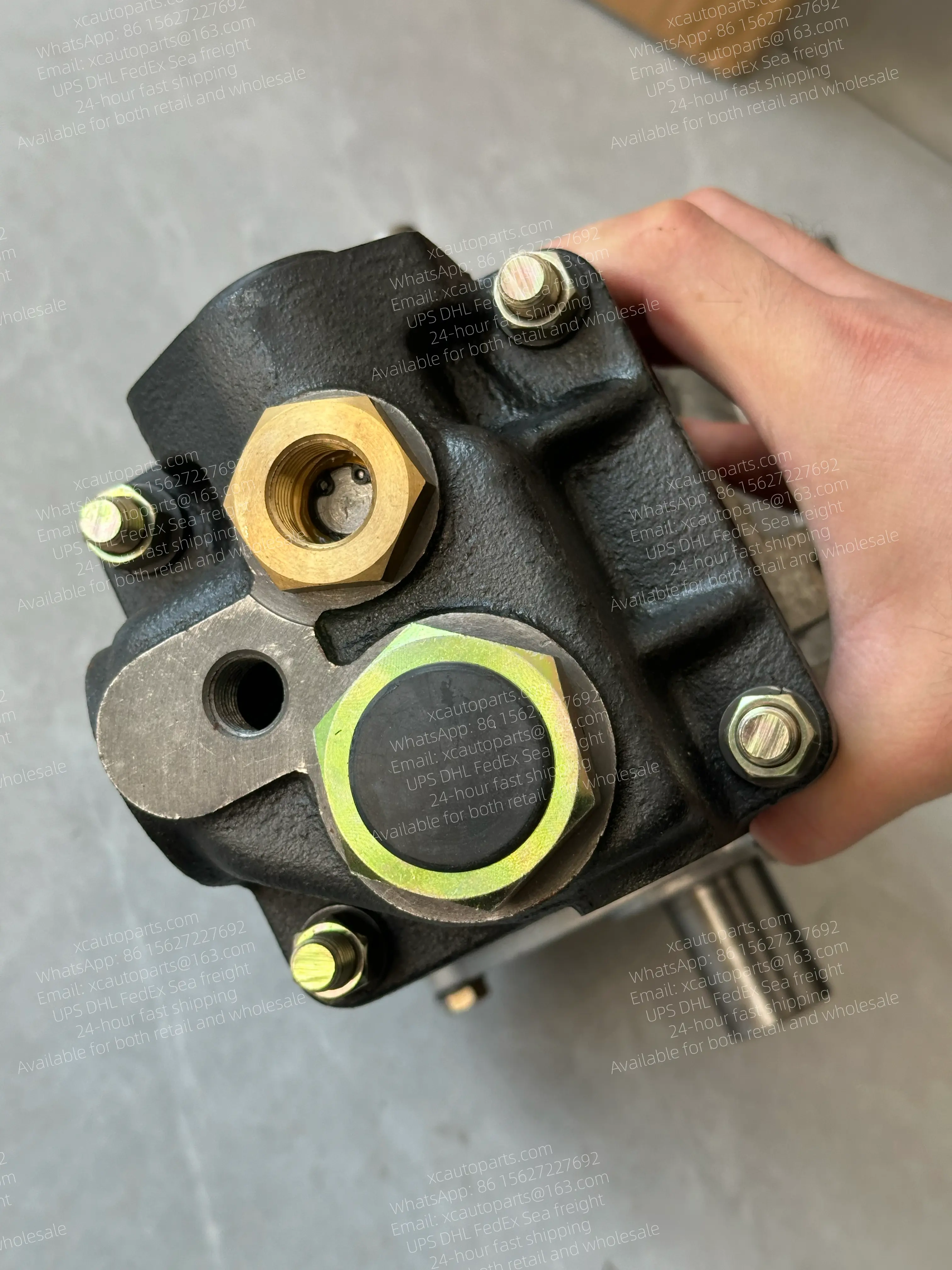 MITSUBISHI FUSO FV DIESEL TRUCK 8DC9 AIR COMPRESSOR ME091248