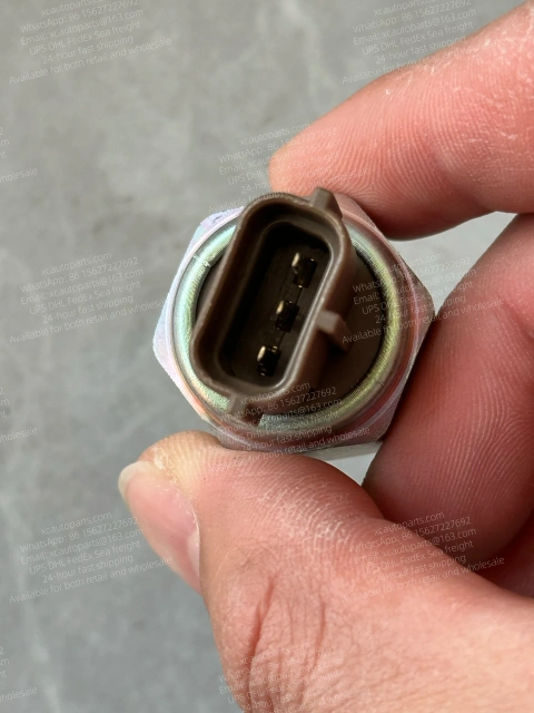 HINO 700 PROFIA TRUCK E13C ENGINE COMMON RAIL SENSOR 499000-6160