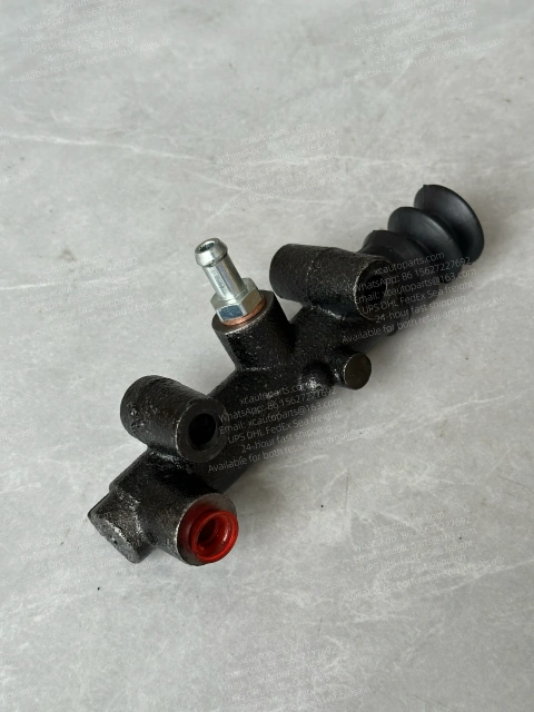 1 PAIR MITSUBISHI FUSO FK617 ME636075 CLUTCH MASTER CYLINDER