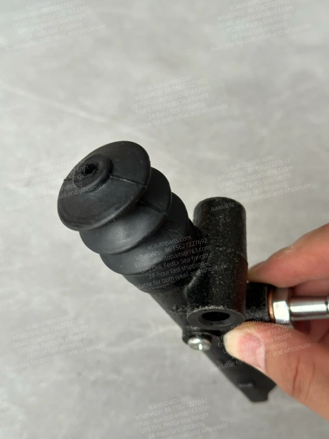 1 PAIR MITSUBISHI FUSO FK617 ME636075 CLUTCH MASTER CYLINDER