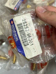 NISSAN UD CW450 CW520 CD48 TRUCK WATER TEMPERATURE SENSOR 25252-96001