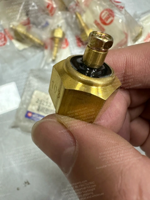 NISSAN UD CW450 CW520 CD48 TRUCK WATER TEMPERATURE SENSOR 25252-96001