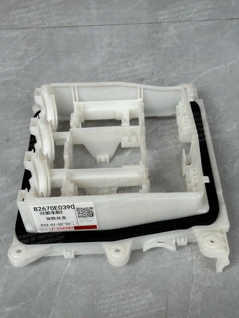 HINO 700 TRUCK FUSE BOX 82670E0390 82670-E0390