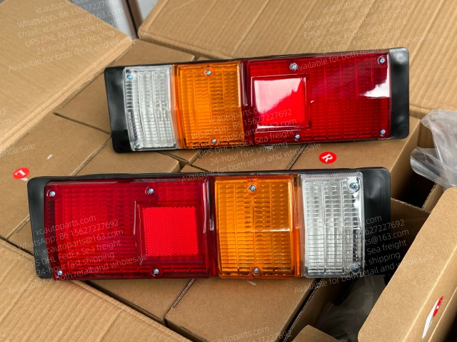 1 PAIR 2PC HINO 300 DUTRO TRUCK TAIL LIGHT