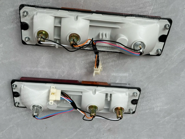 1 PAIR 2PC HINO 300 DUTRO TRUCK TAIL LIGHT