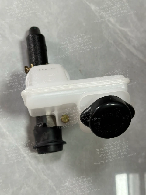 ISUZU GIGA TRUCK CLUTCH MASTER CYLINDER