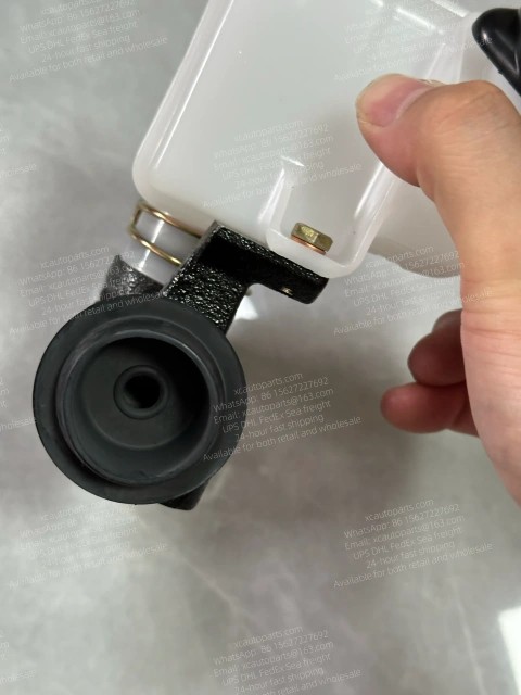 ISUZU GIGA TRUCK CLUTCH MASTER CYLINDER