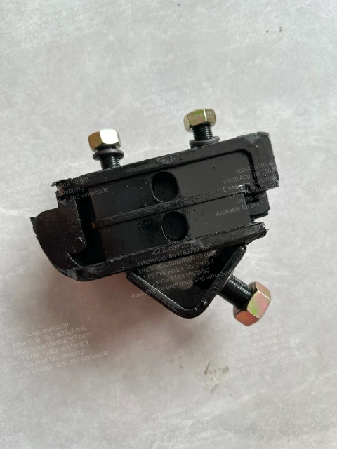MITSUBISHI FUSO ENGINE MOUNT ME061703