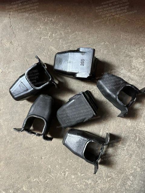 ISUZU 700P ELF TRUCK HANGING PARTS