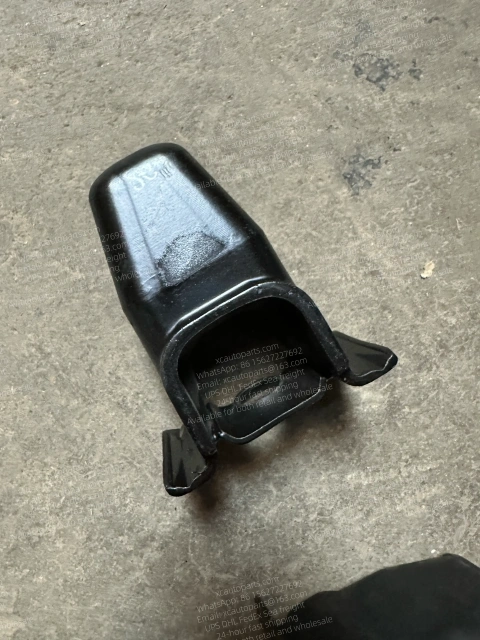 ISUZU 700P ELF TRUCK HANGING PARTS