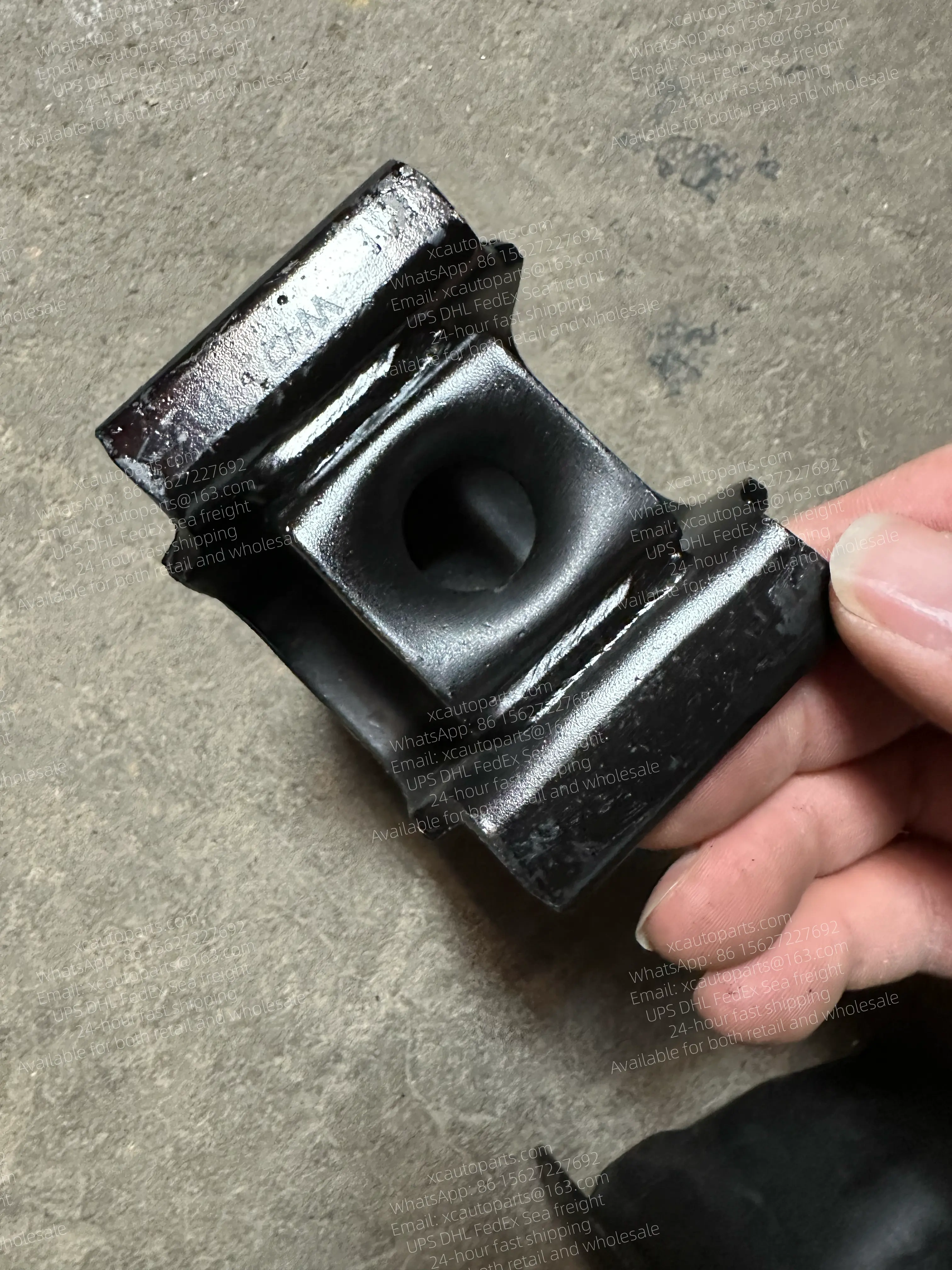 ISUZU 700P ELF TRUCK HANGING PARTS