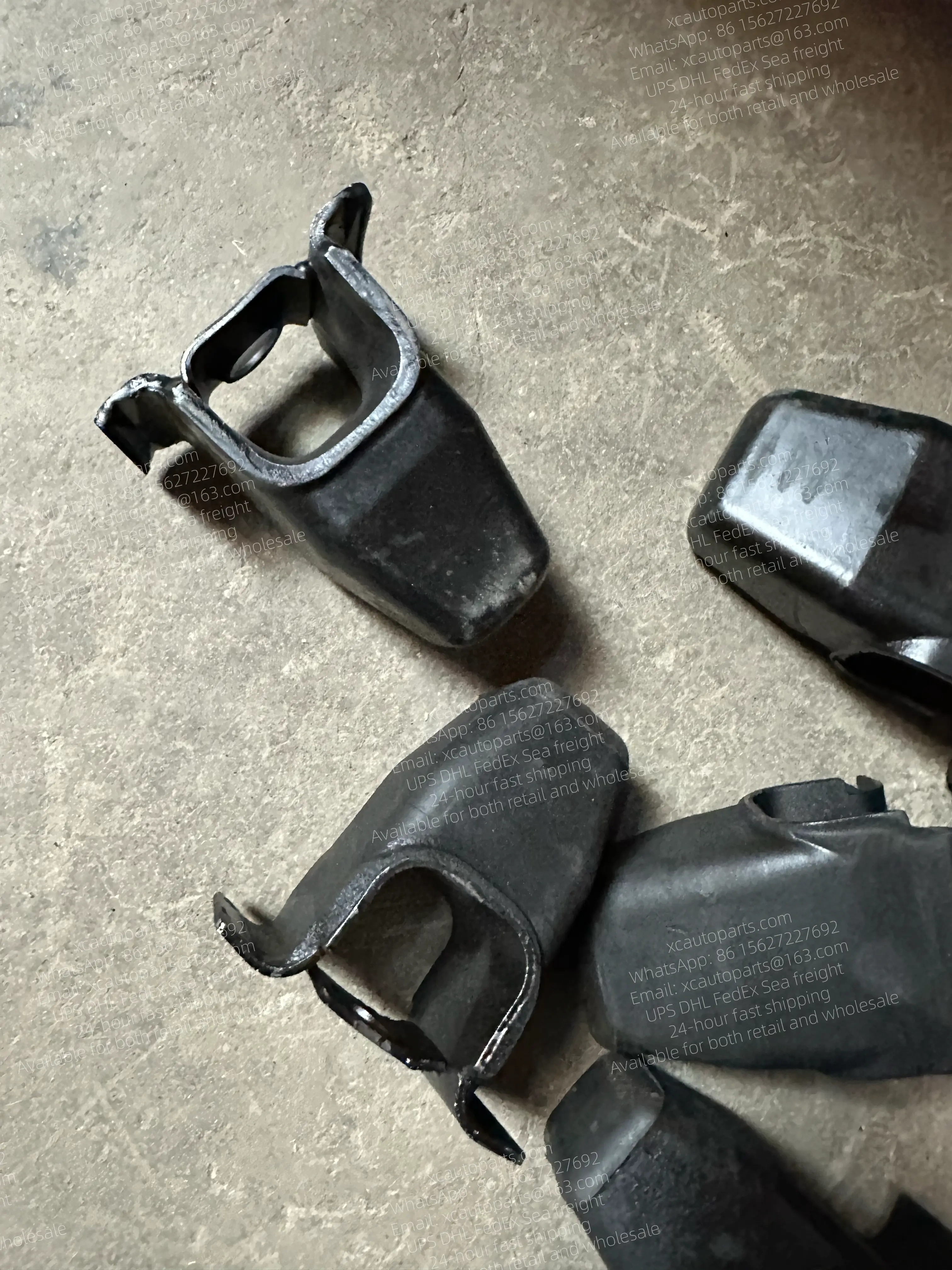 ISUZU 700P ELF TRUCK HANGING PARTS