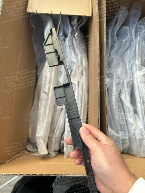 ISUZU GIGA GIGA TRUCK CHROME PLATED SIDE PLATE