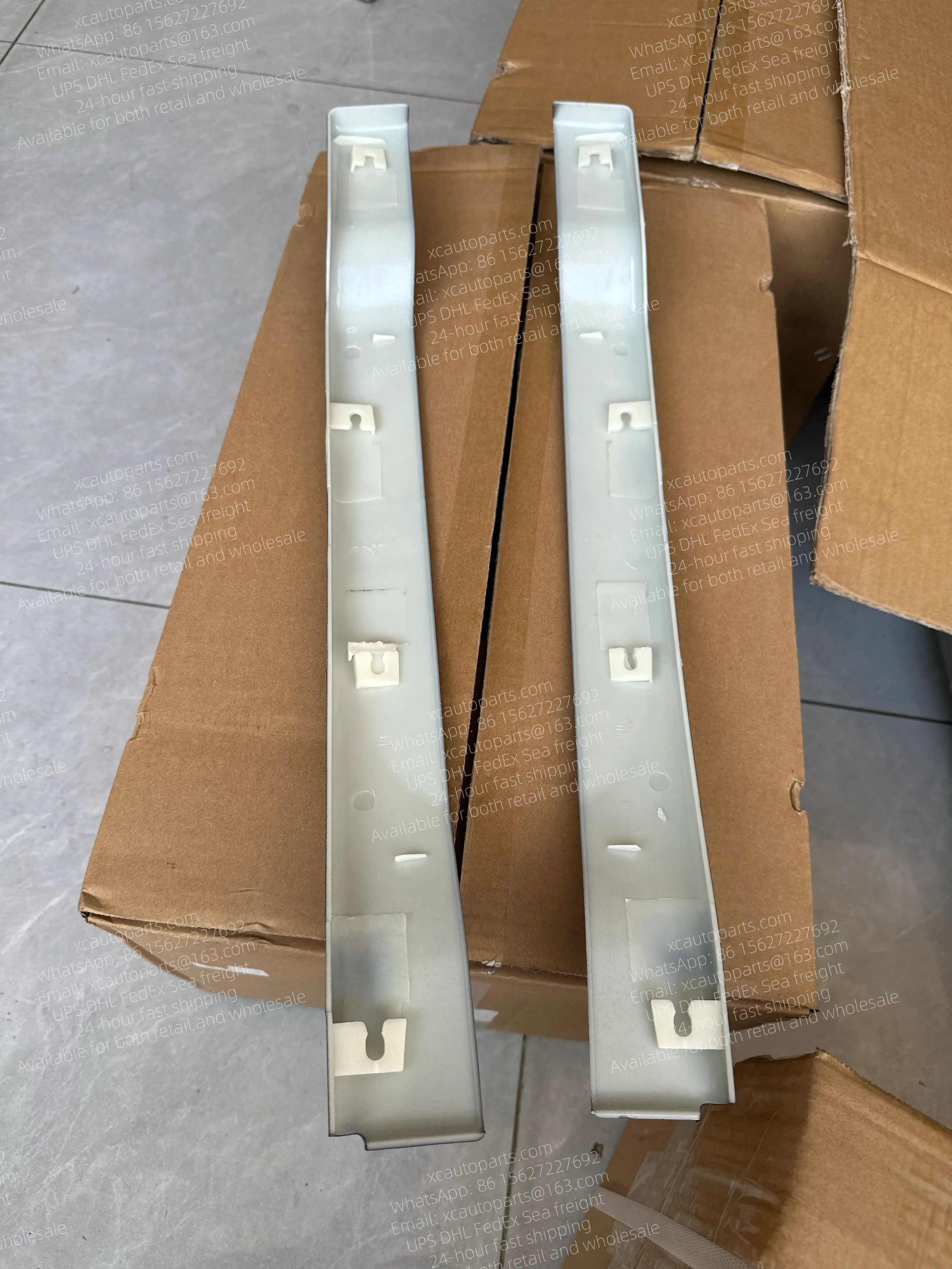 1 PAIR= 2PCS HINO 700 BUMPER SIDE TRIM