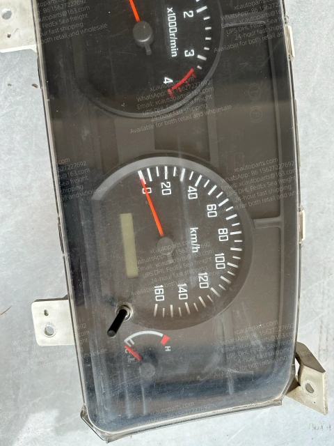 ISUZU ELF 700P 4HK1 TRUCK DASHBOARD USED 3820010-P301