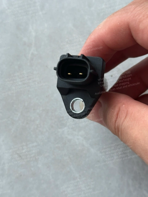 ISUZU GIGA 6WF1 CXZ CYZ CYH TRUCK ENGINE SPEED SENSOR 8-94390279-0