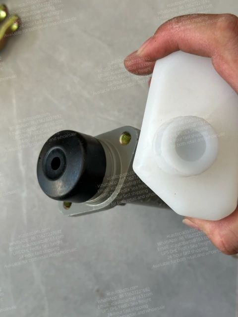 CHINA HINO 700 TRUCK CLUTCH MASTER CYLINDER