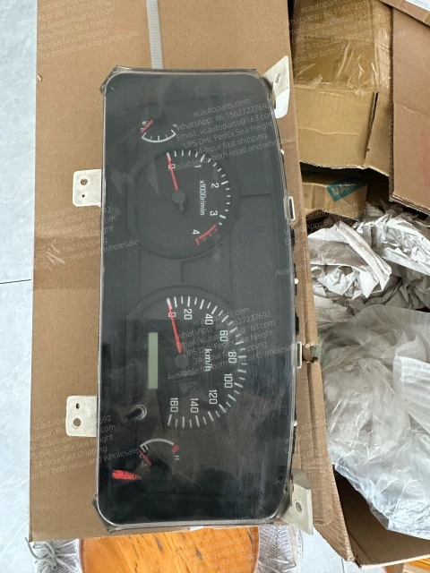 ISUZU ELF 700P TRUCK DASHBOARD 3820010-P301